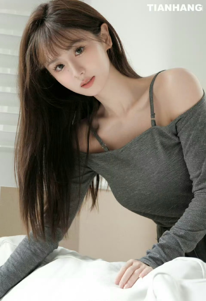 谢贤被曝已火葬，狄波拉携儿女现身送别，前任coco哭到声音沙哑